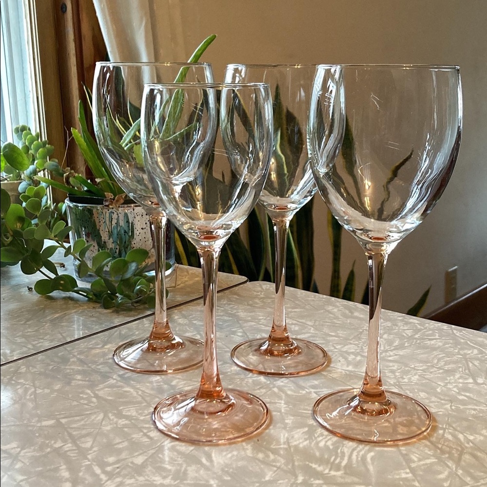 Set of 4 vintage pink luminarc wine glasses stemware
